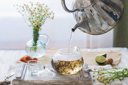 Vượt Qua Mãn Kinh Nhẹ Nhàng: 10 Loại Trà Thảo Dược Giúp Giảm Bốc Hỏa, Cải Thiện Giấc Ngủ