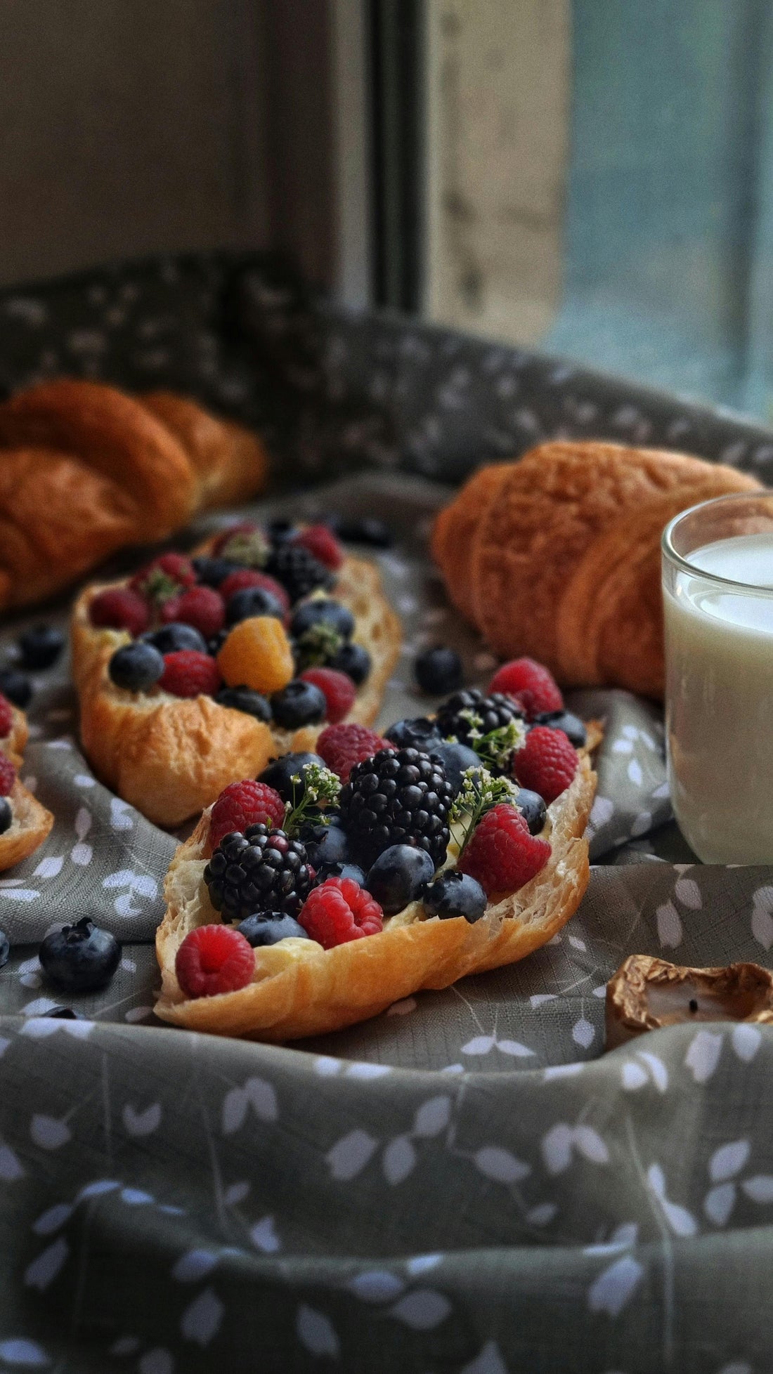 Mâm xôi đen và Dâu tây đen: "Anh em song sinh" nhưng khác bản tính?